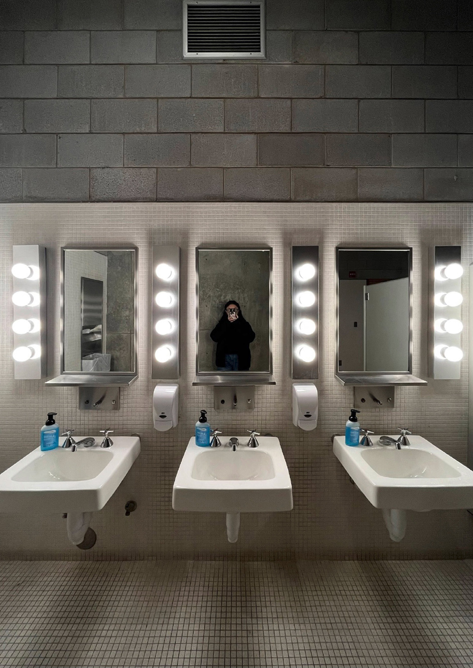 Photo of three sinks and mirrors 